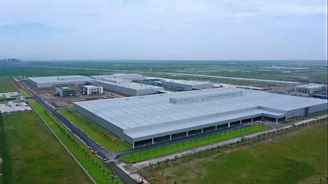 领克首款纯电豪华轿跑宁波杭州湾试生产，新能源战略迈出关键一步